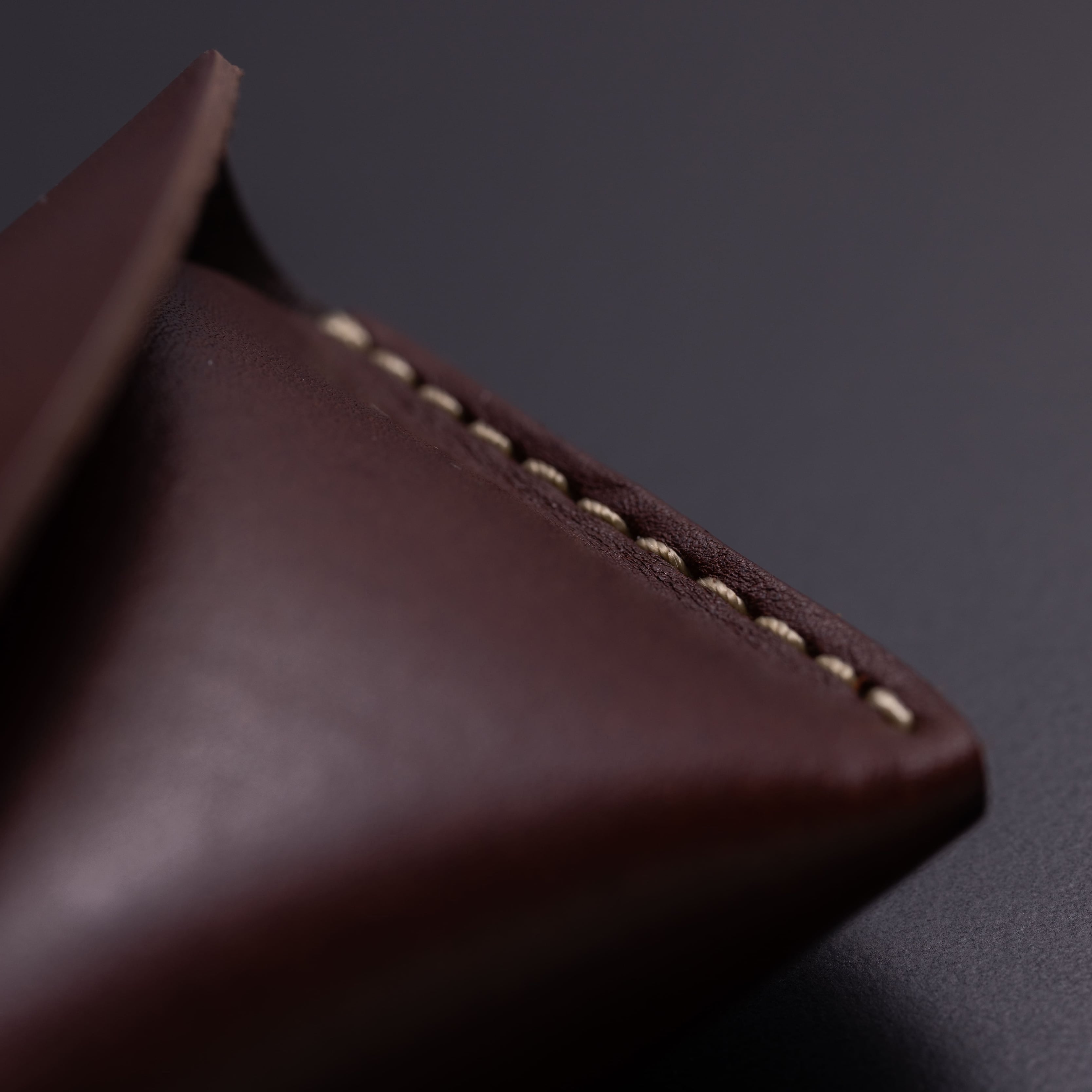 Sleek Refinement - Handcrafted Leather Eyewear Case