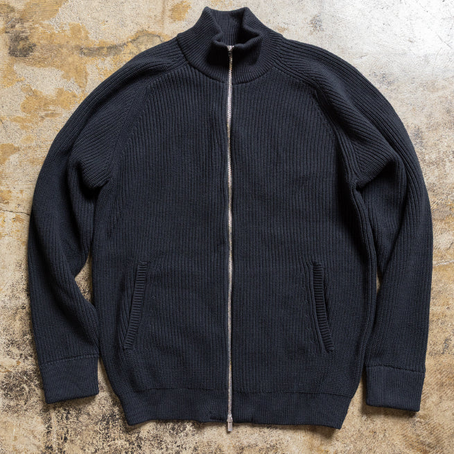 "Driver's Knit" That Projects the Image of a Capable Man