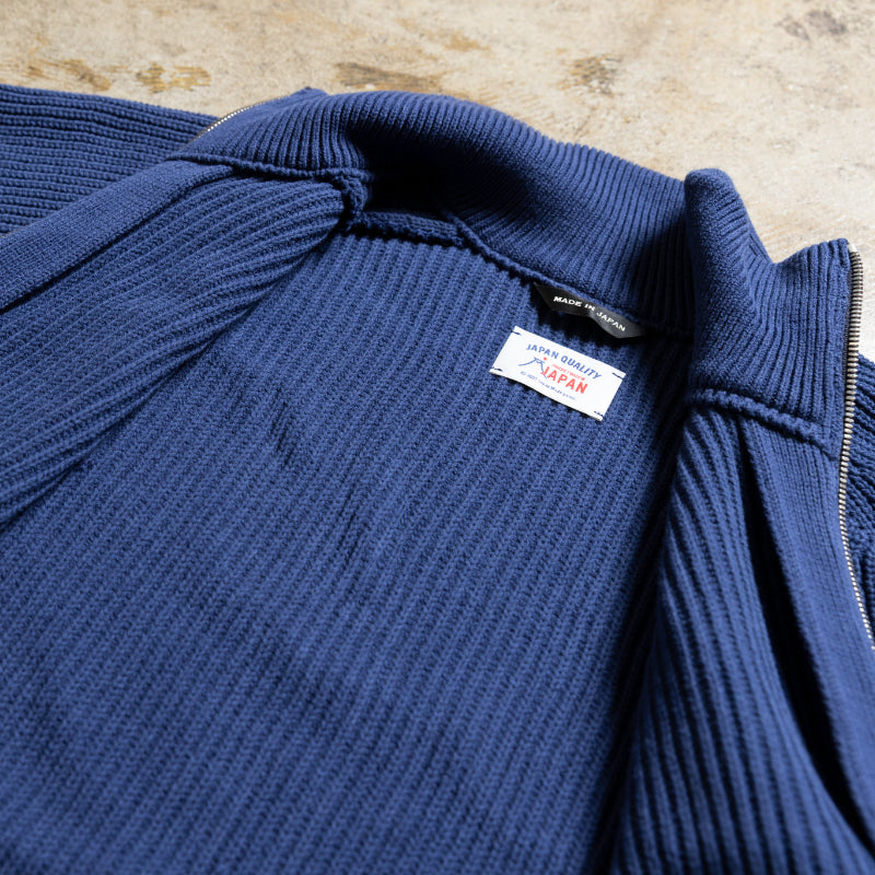 "Driver's Knit" That Projects the Image of a Capable Man