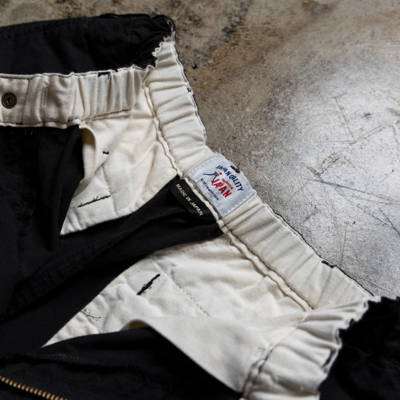 100 Must-Have Items for Men Aged 36 and Up: "Vintage Wash Cargo Pants"