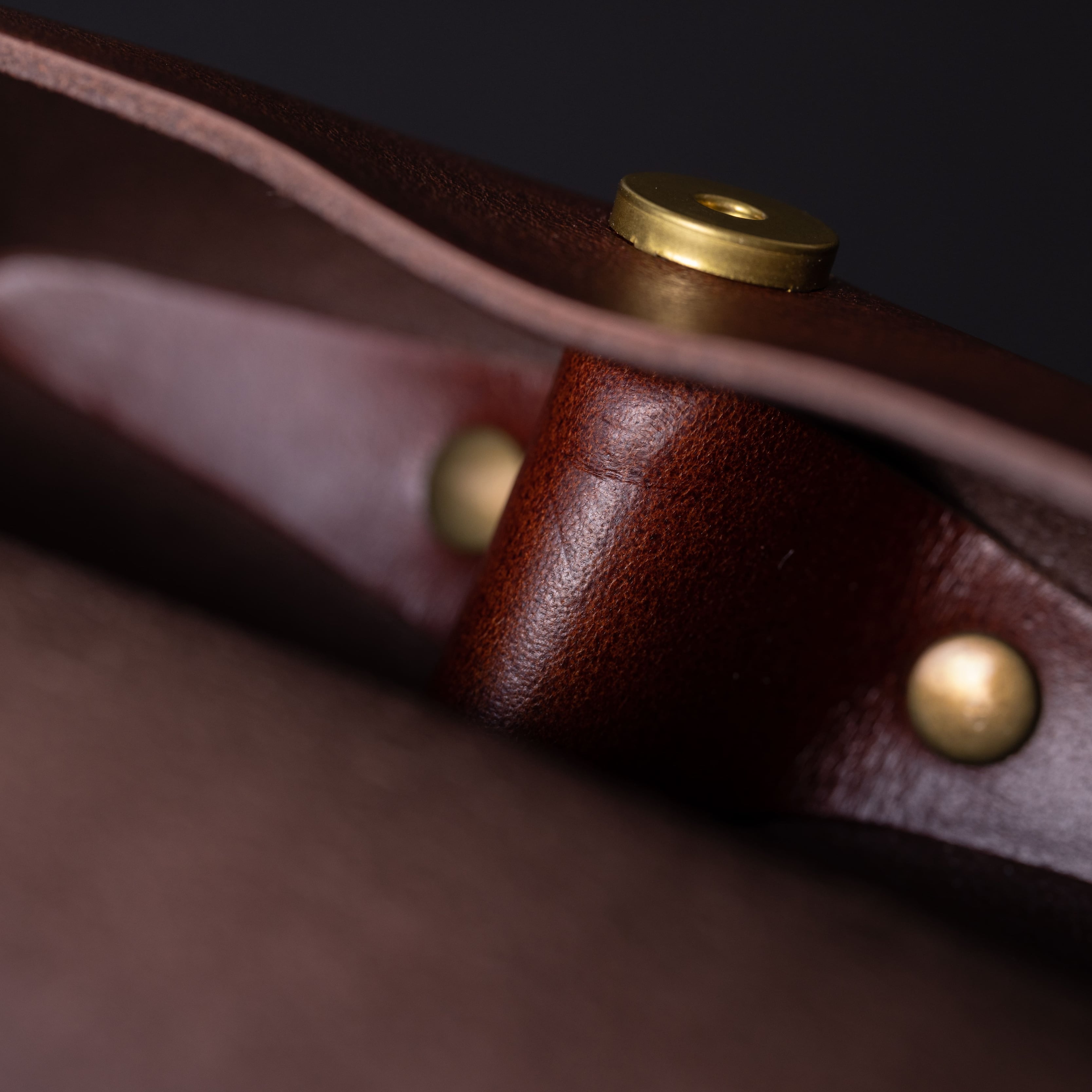 Sleek Refinement - Handcrafted Leather Eyewear Case