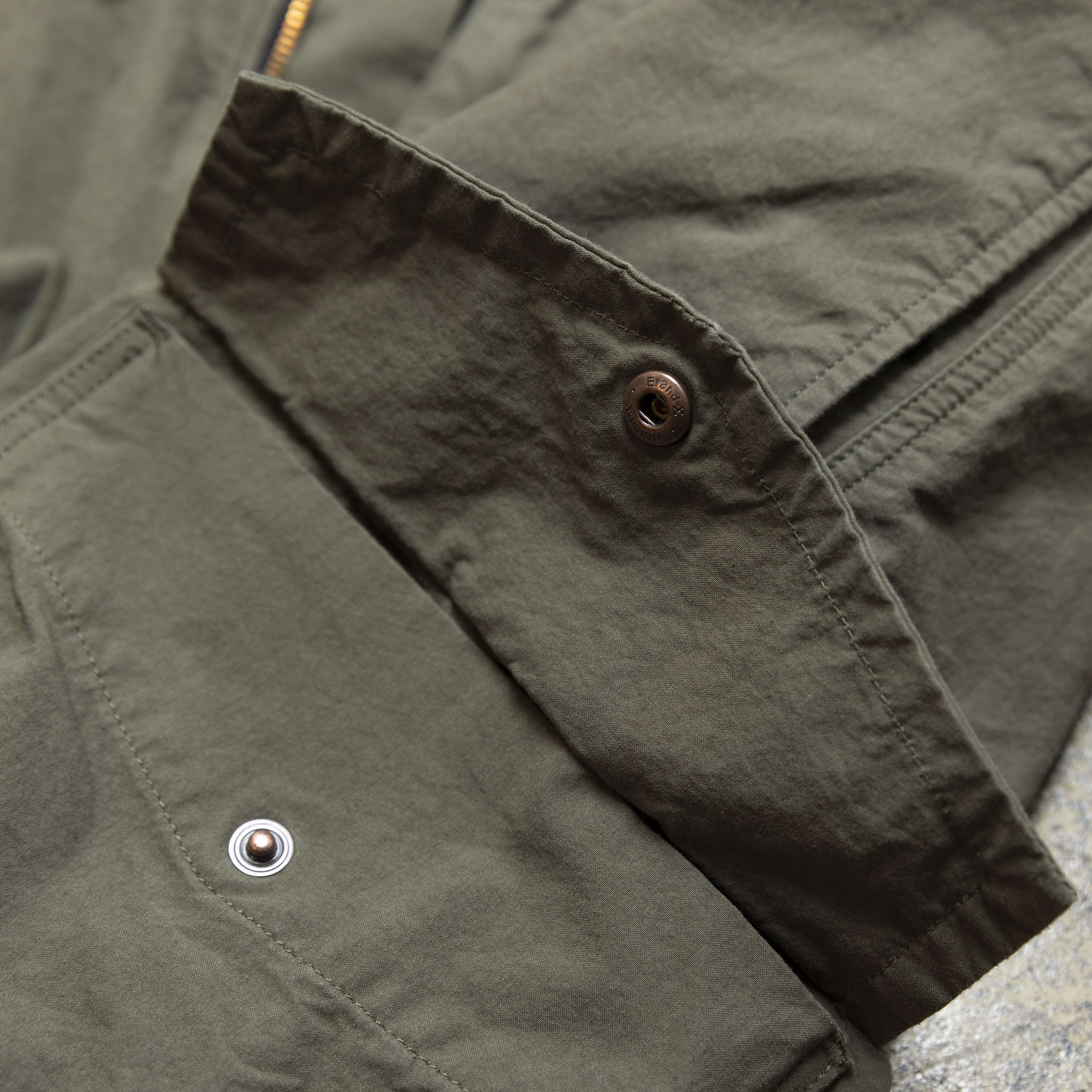 100 Must-Have Items for Men Aged 36 and Up: "Vintage Wash Cargo Pants"