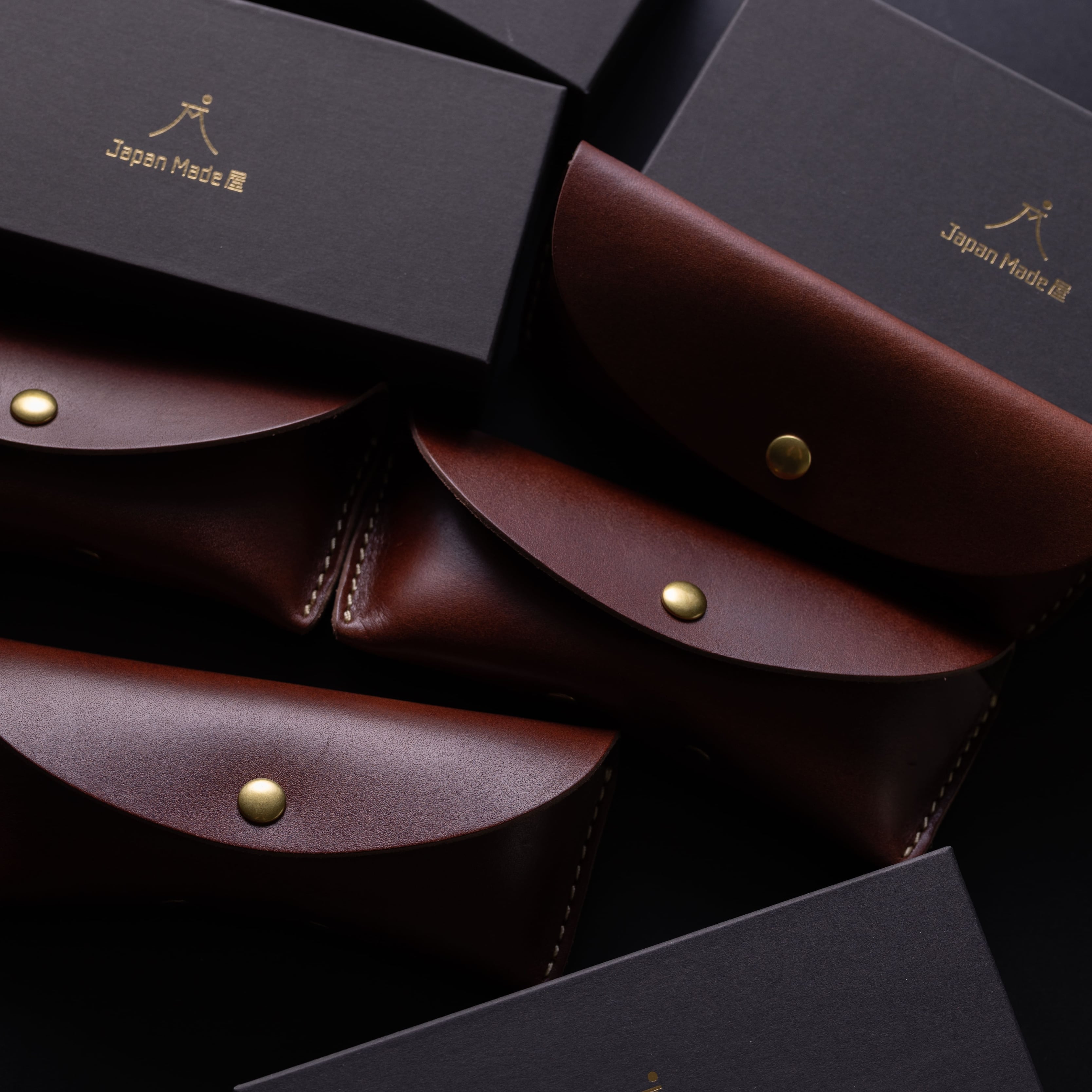 Sleek Refinement - Handcrafted Leather Eyewear Case