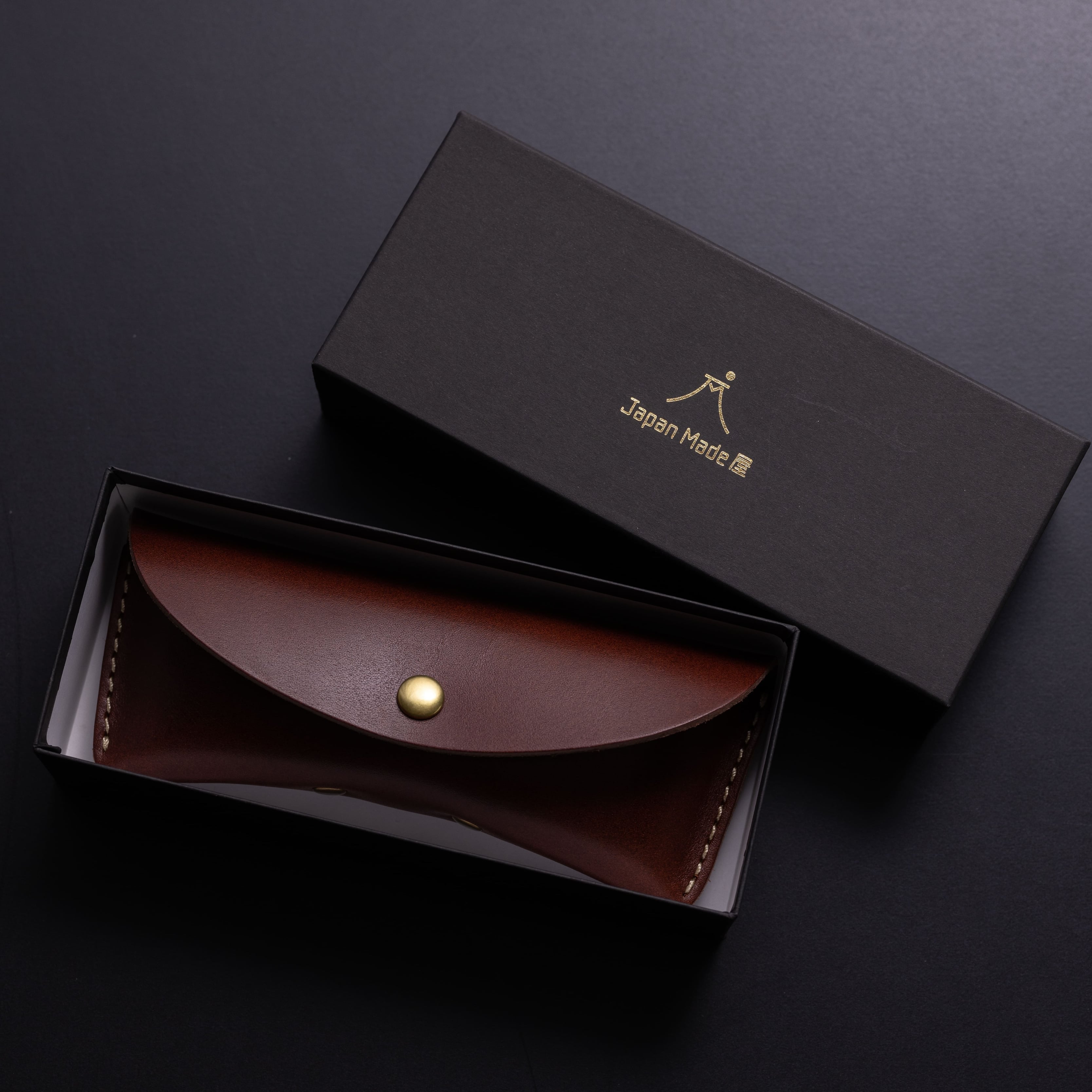 Sleek Refinement - Handcrafted Leather Eyewear Case
