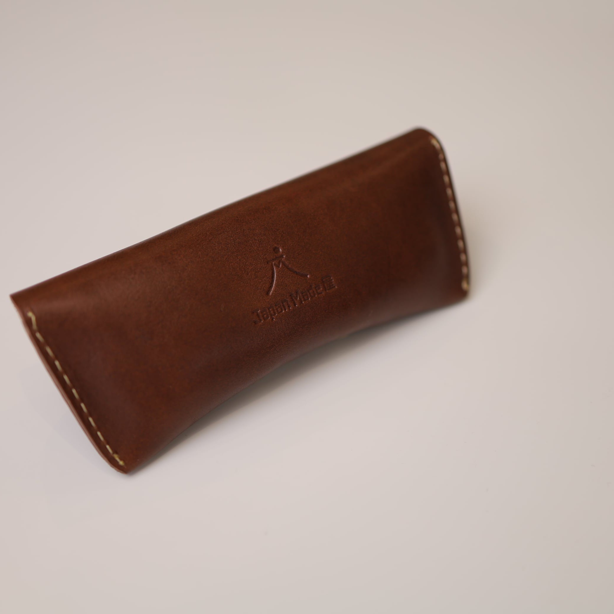 Sleek Refinement - Handcrafted Leather Eyewear Case