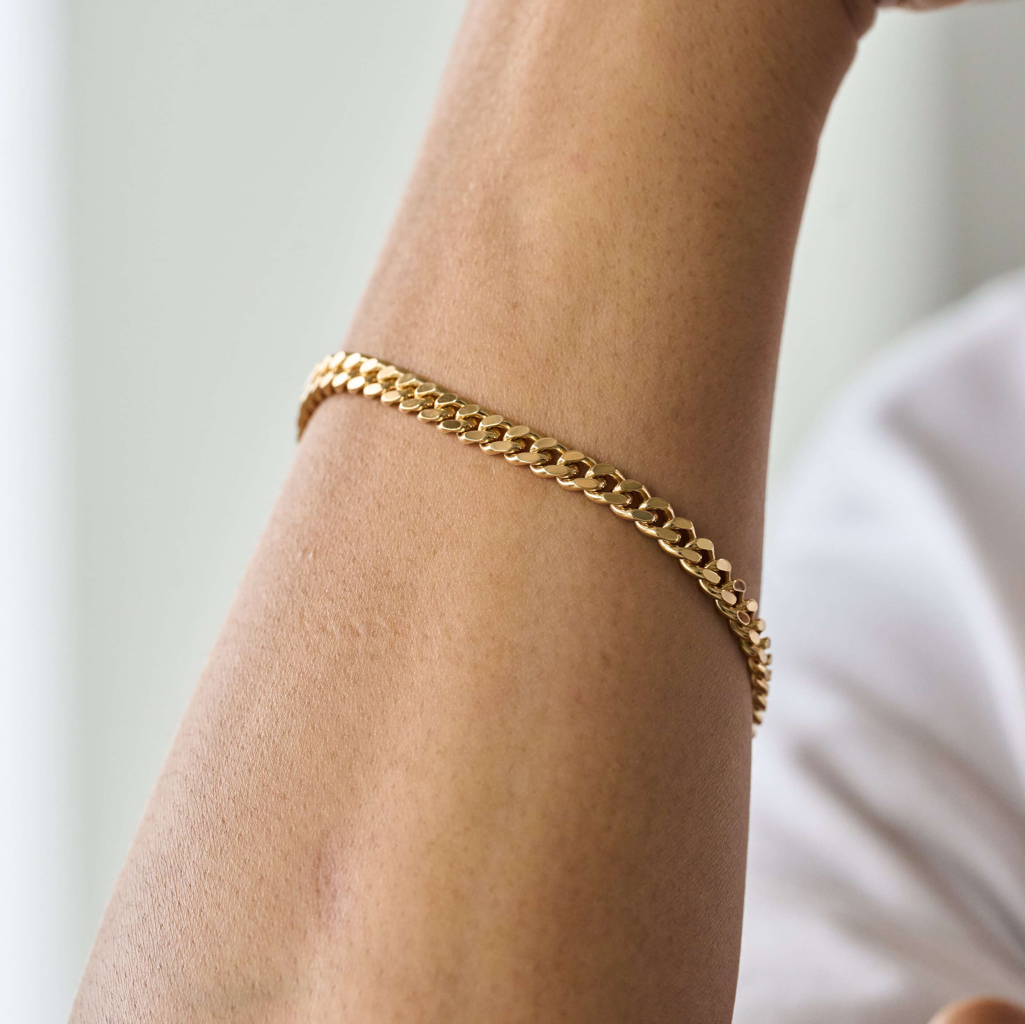 K18 "Gold Kihei (Curb Chain)" *Authentic Weight, Luster, and Sophistication for Your Wrist*