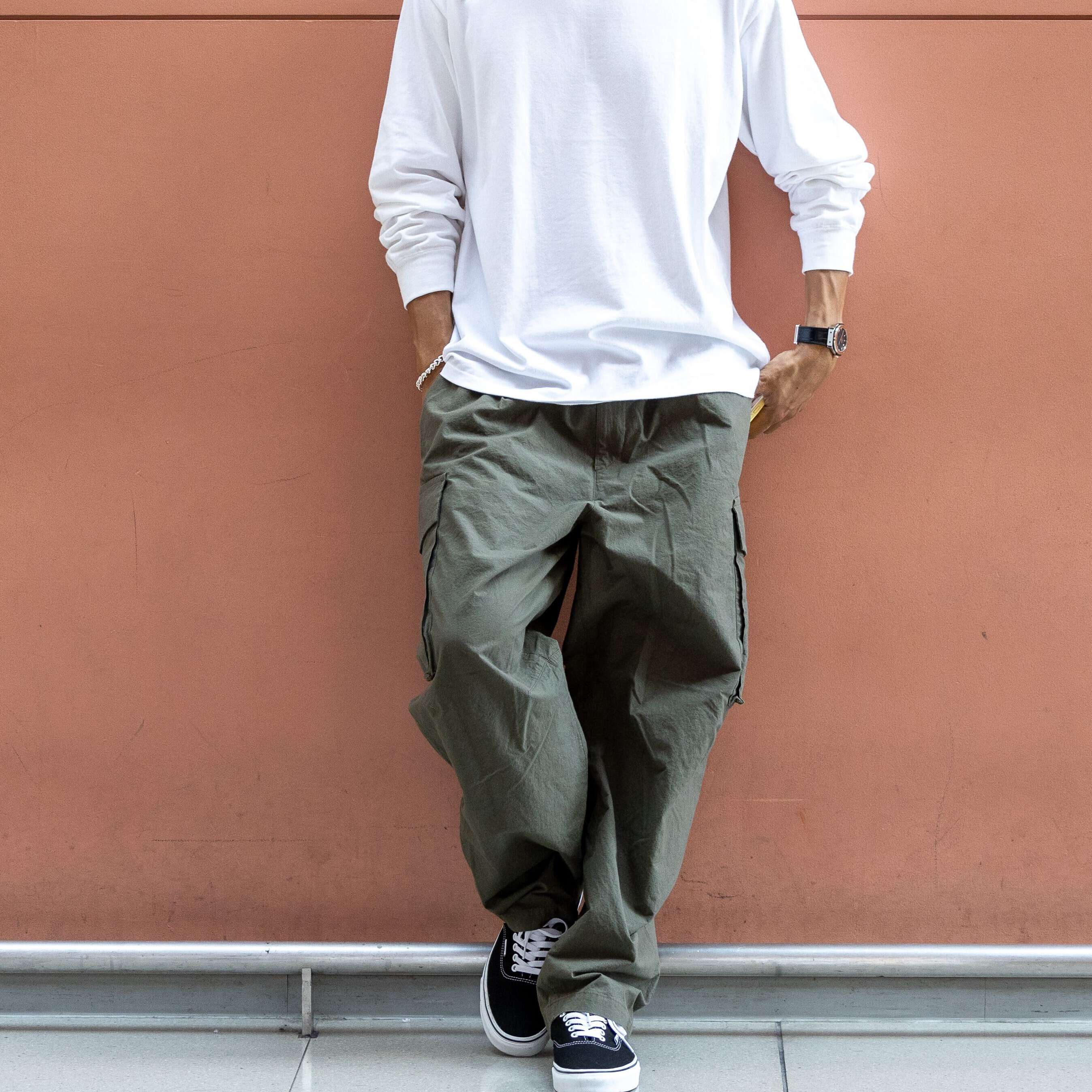 100 Must-Have Items for Men Aged 36 and Up: "Vintage Wash Cargo Pants"