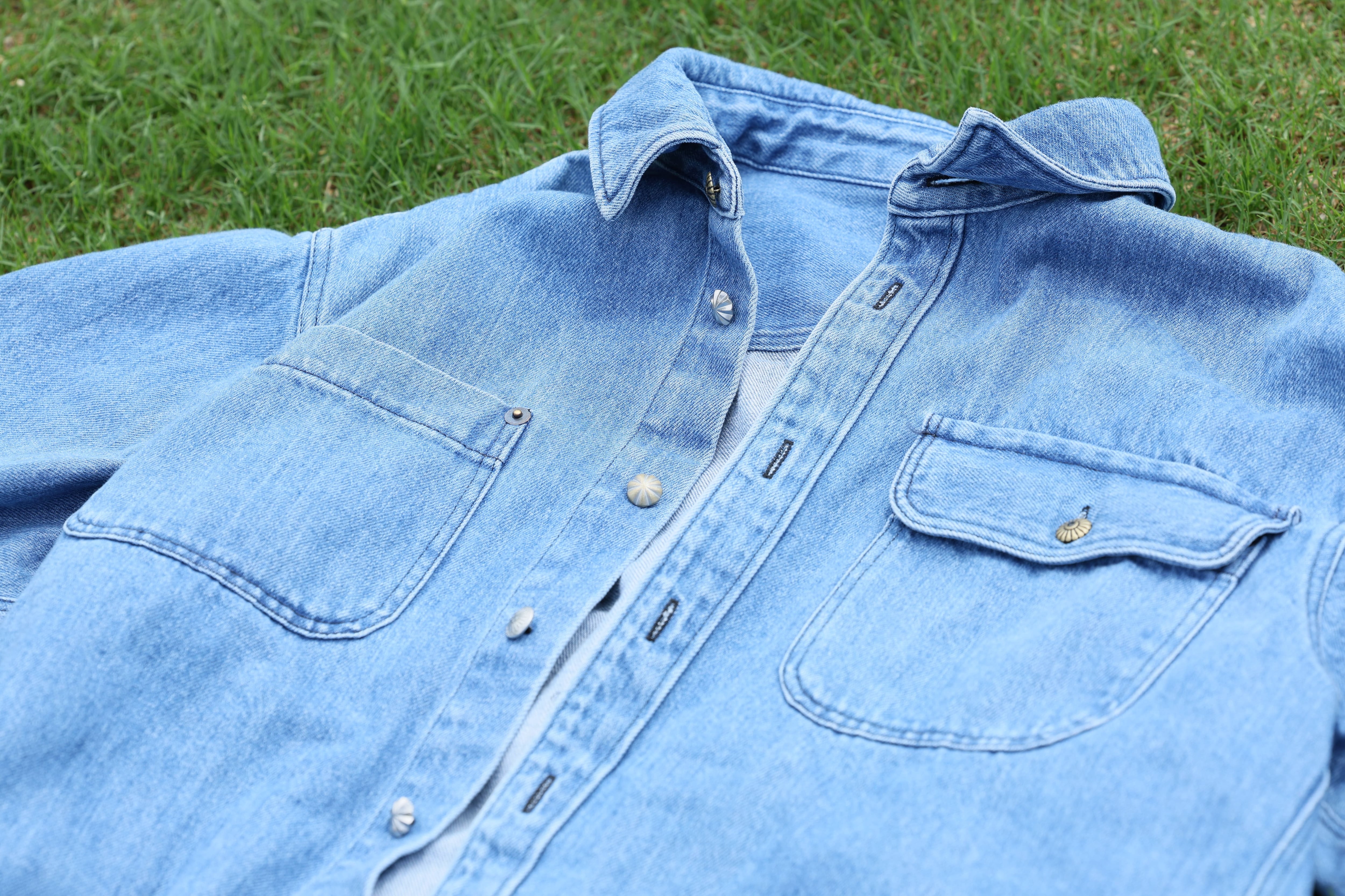 “Blue denim shirt”that can be worn beautifully