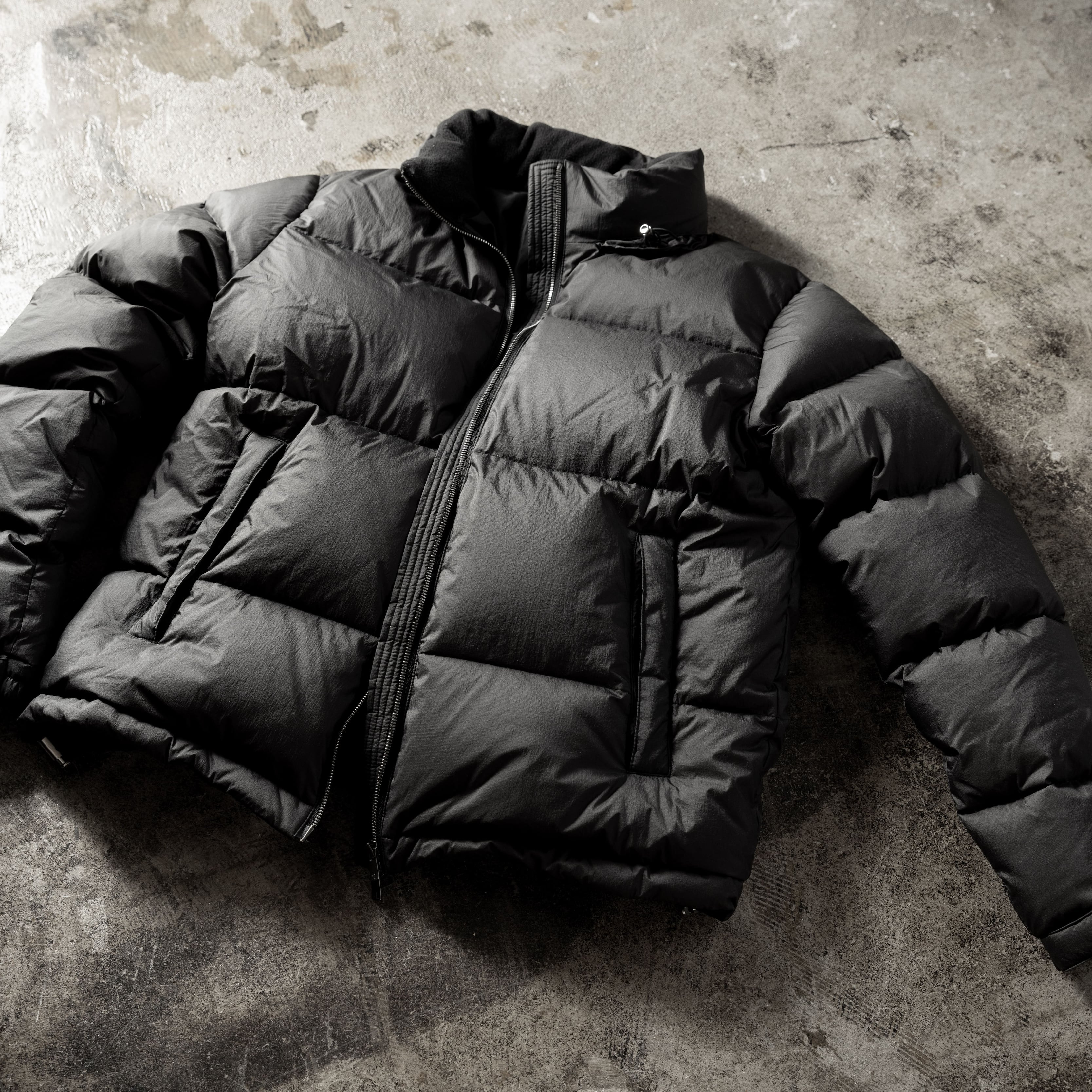 Be classier than others! The highest quality "phantom" down jacket