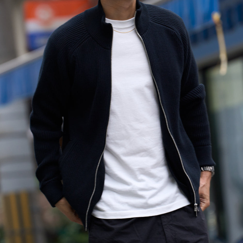 "Driver's Knit" That Projects the Image of a Capable Man