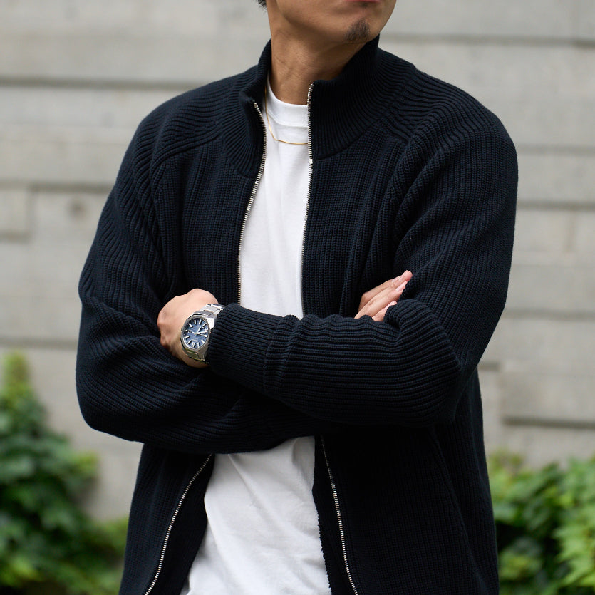 "Driver's Knit" That Projects the Image of a Capable Man