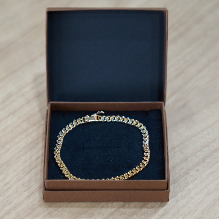 K18 "Gold Kihei (Curb Chain)" *Authentic Weight, Luster, and Sophistication for Your Wrist*