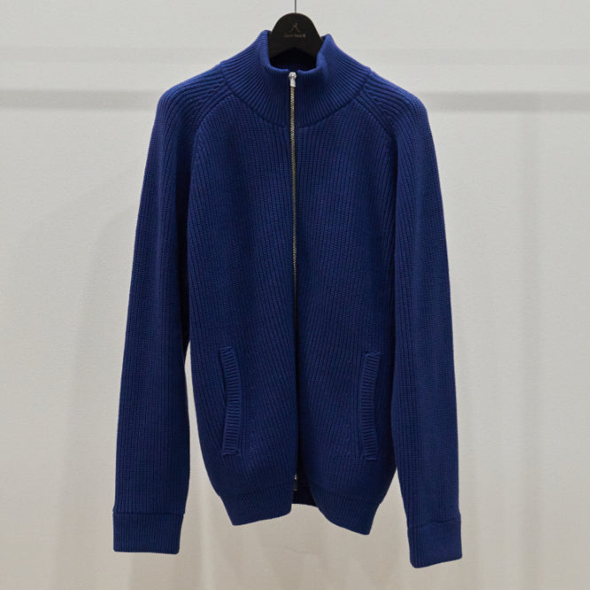 "Driver's Knit" That Projects the Image of a Capable Man