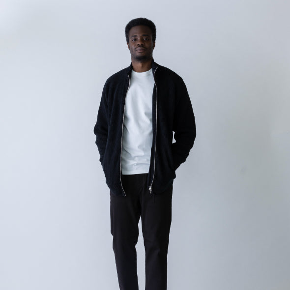 "Driver's Knit" That Projects the Image of a Capable Man