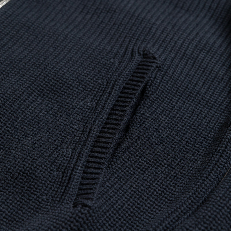 "Driver's Knit" That Projects the Image of a Capable Man