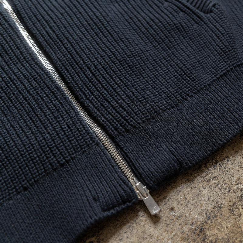 "Driver's Knit" That Projects the Image of a Capable Man