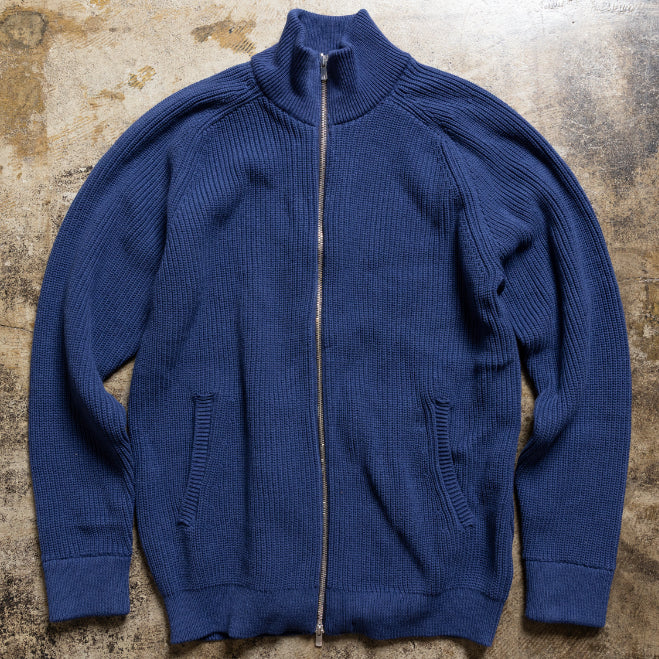 "Driver's Knit" That Projects the Image of a Capable Man