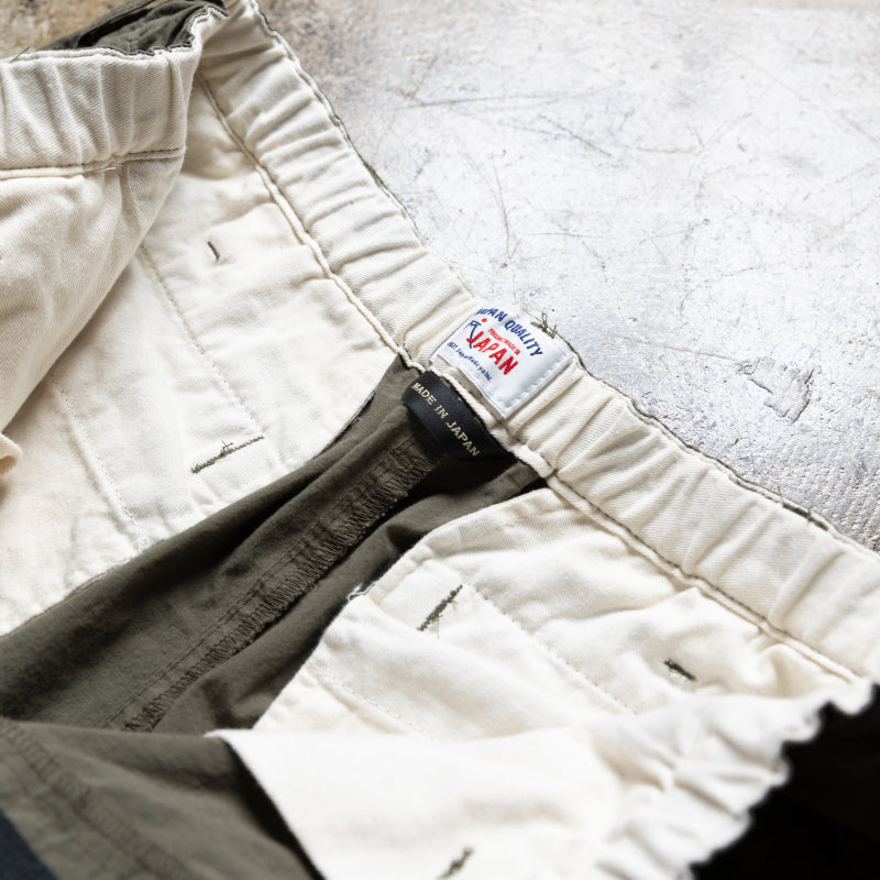 100 Must-Have Items for Men Aged 36 and Up: "Vintage Wash Cargo Pants"