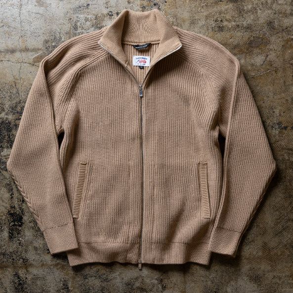 "Driver's Knit" That Projects the Image of a Capable Man