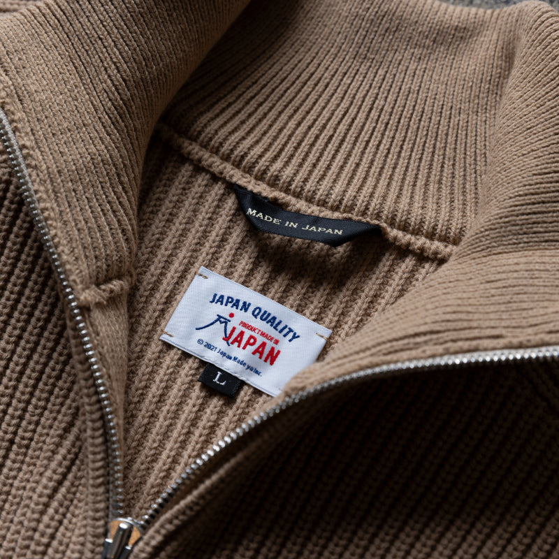 "Driver's Knit" That Projects the Image of a Capable Man