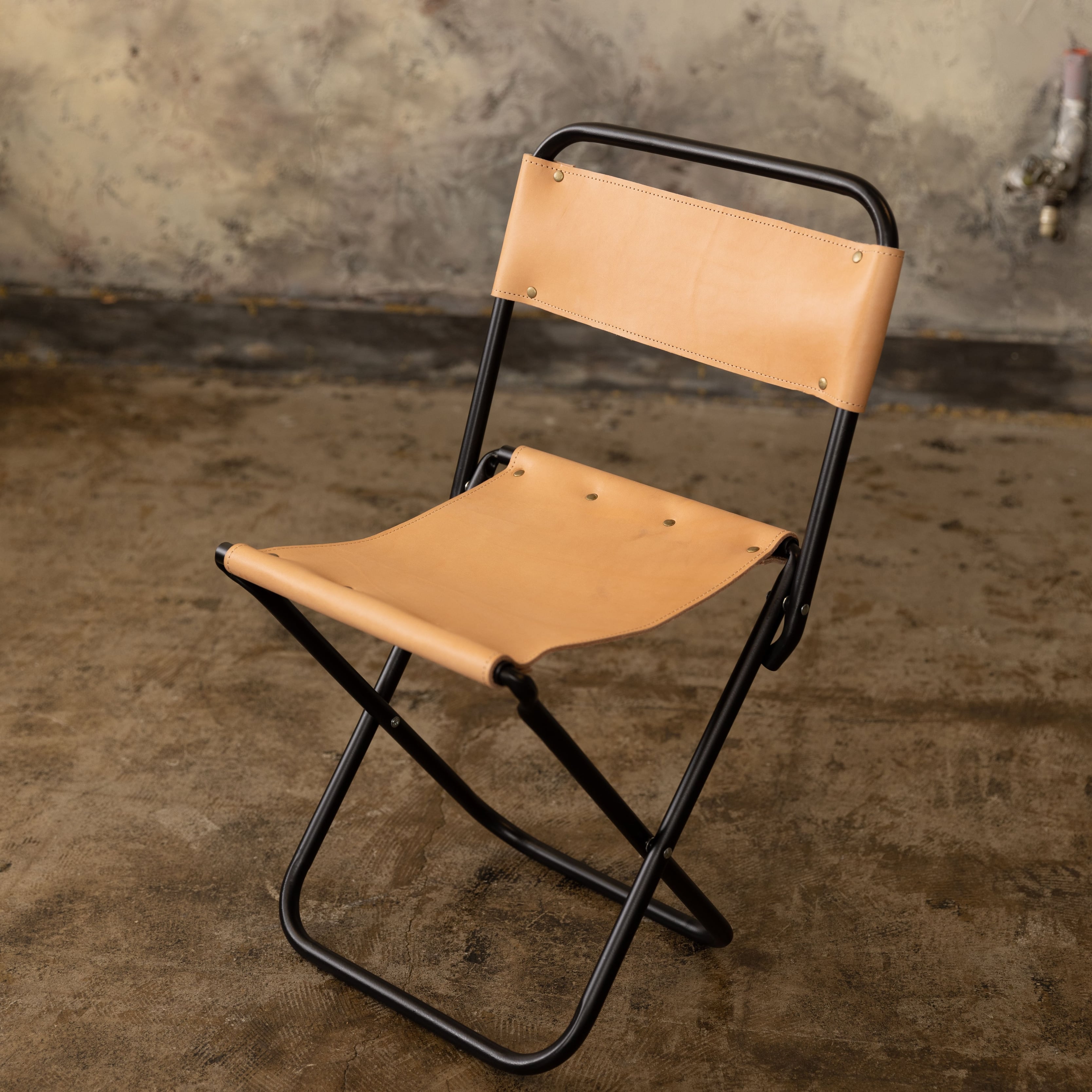 ''Genuine leather mini chair'' is a stylish chair just by placing it on it.