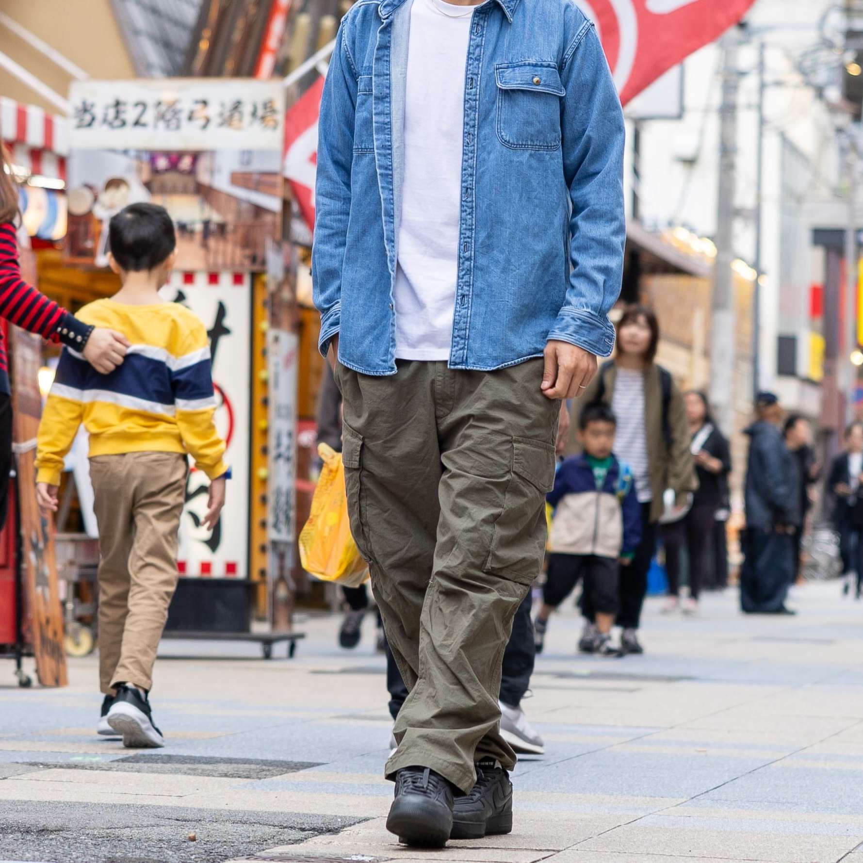 100 Must-Have Items for Men Aged 36 and Up: "Vintage Wash Cargo Pants"