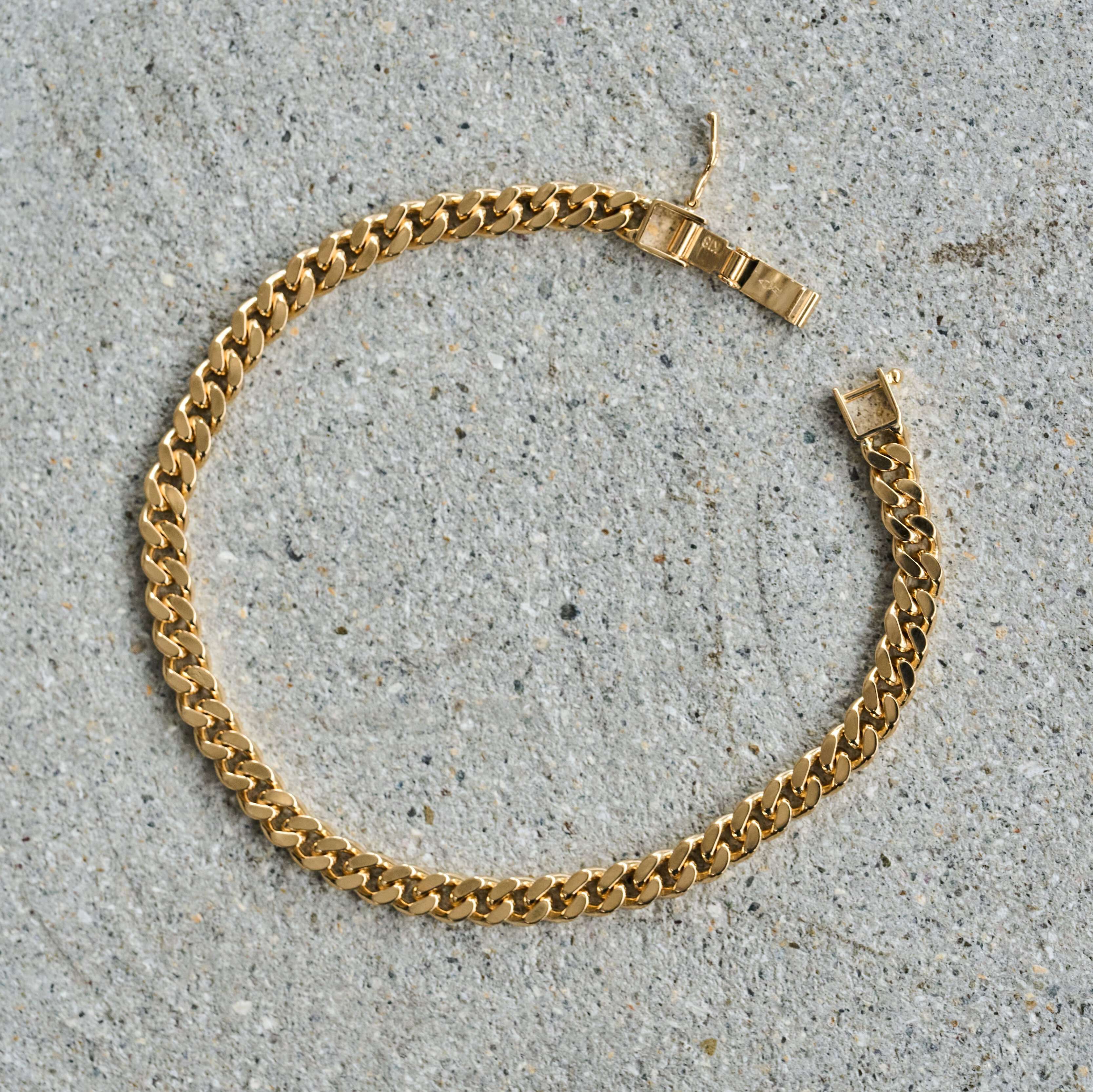 K18 "Gold Kihei (Curb Chain)" *Authentic Weight, Luster, and Sophistication for Your Wrist*