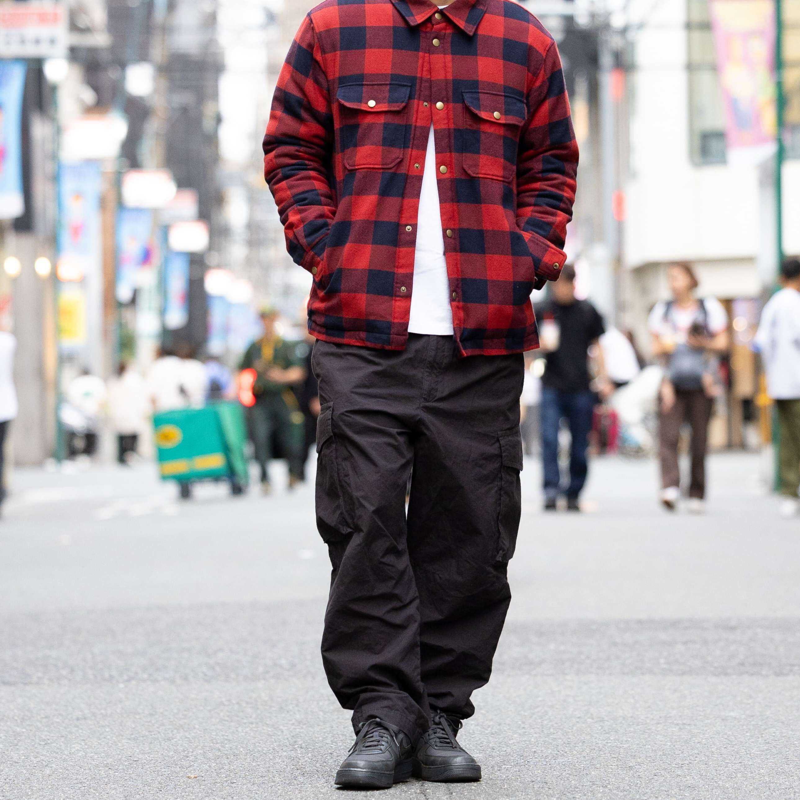 100 Must-Have Items for Men Aged 36 and Up: "Vintage Wash Cargo Pants"