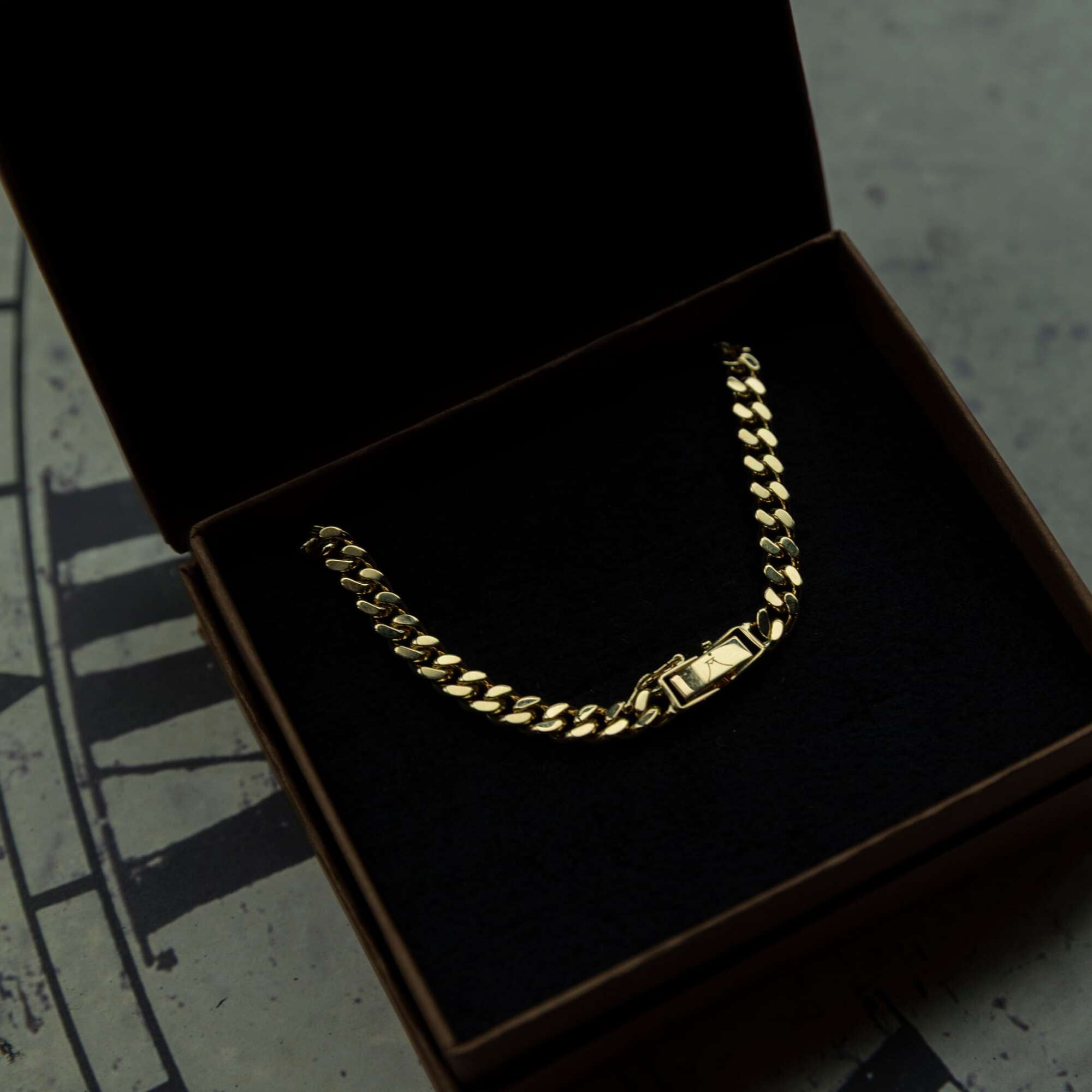 K18 "Gold Kihei (Curb Chain)" *Authentic Weight, Luster, and Sophistication for Your Wrist*