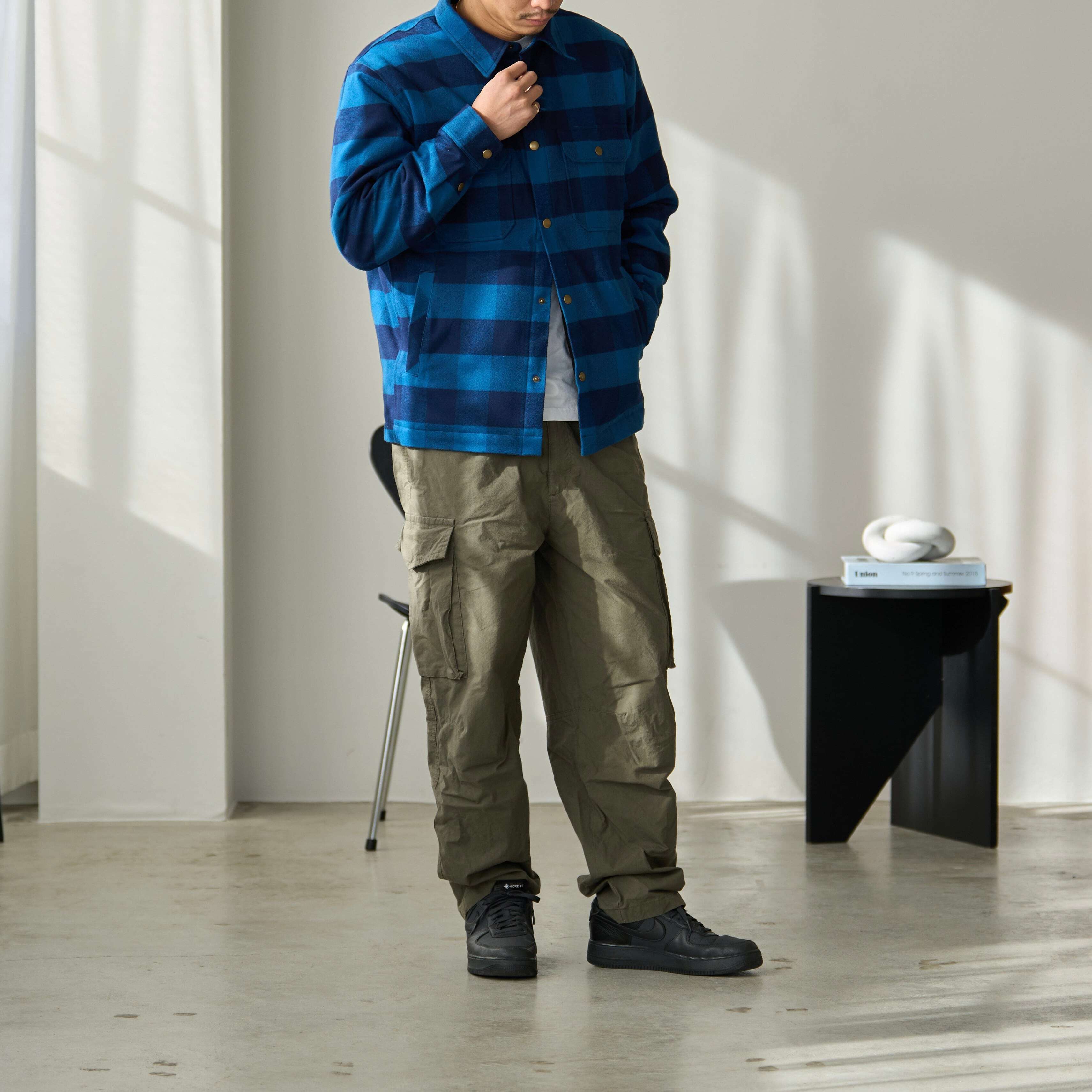 100 Must-Have Items for Men Aged 36 and Up: "Vintage Wash Cargo Pants"