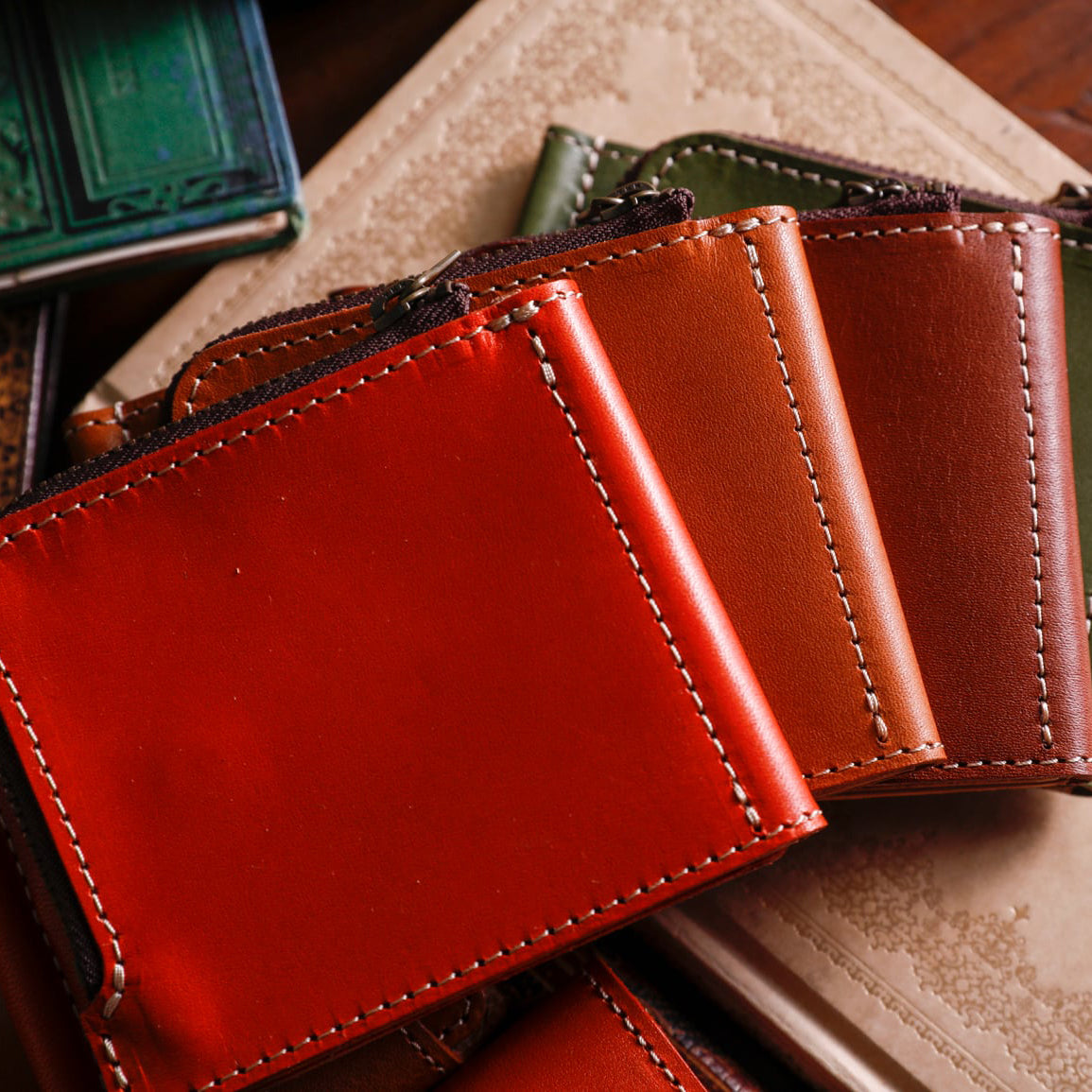 "Genuine leather compact "wallet" that leads to a higher-grade lifestyle than now"