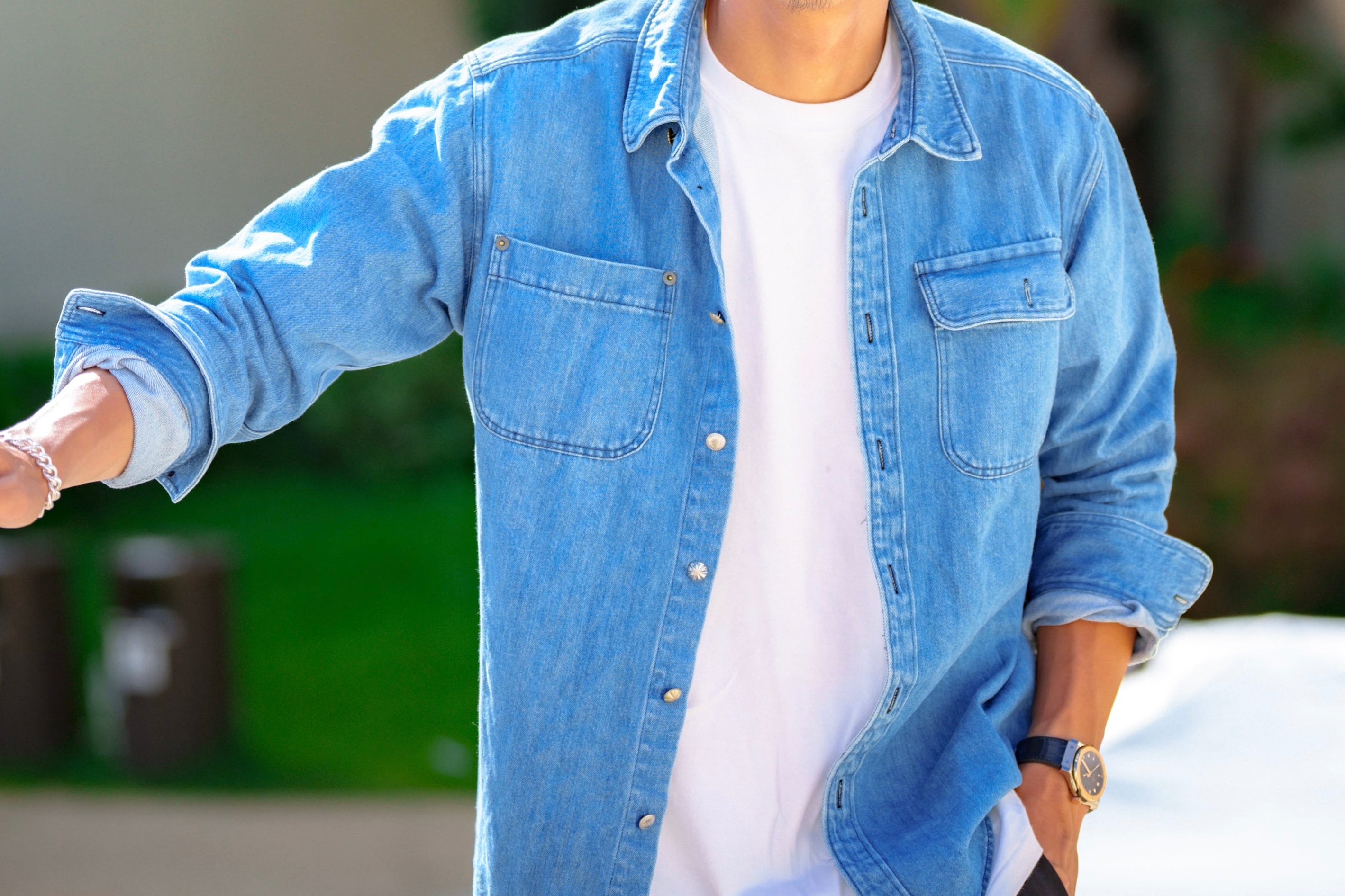 “Blue denim shirt”that can be worn beautifully