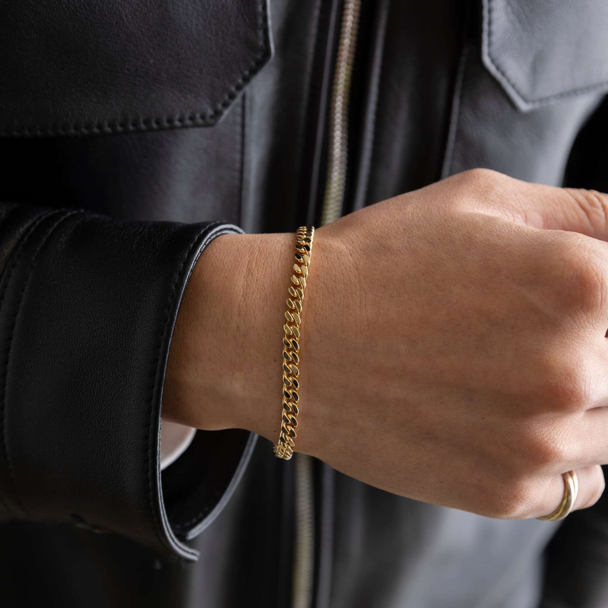 K18 "Gold Kihei (Curb Chain)" *Authentic Weight, Luster, and Sophistication for Your Wrist*