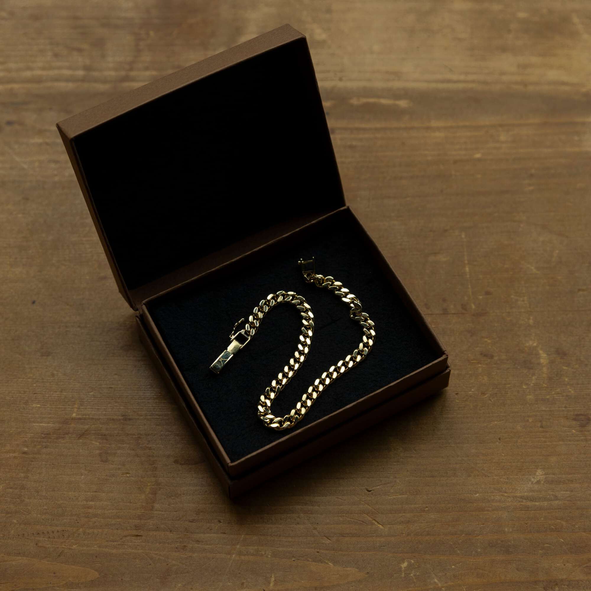 K18 "Gold Kihei (Curb Chain)" *Authentic Weight, Luster, and Sophistication for Your Wrist*