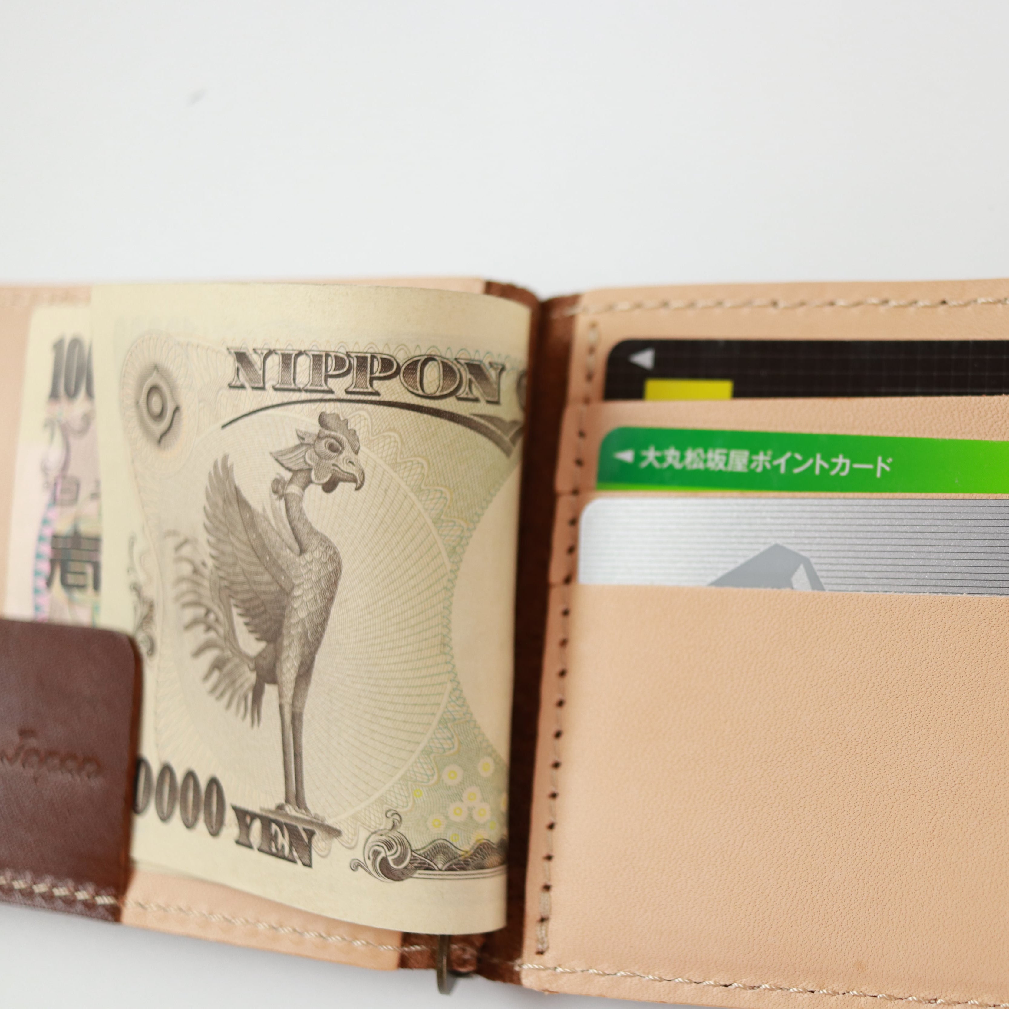 "Genuine leather compact "wallet" that leads to a higher-grade lifestyle than now"