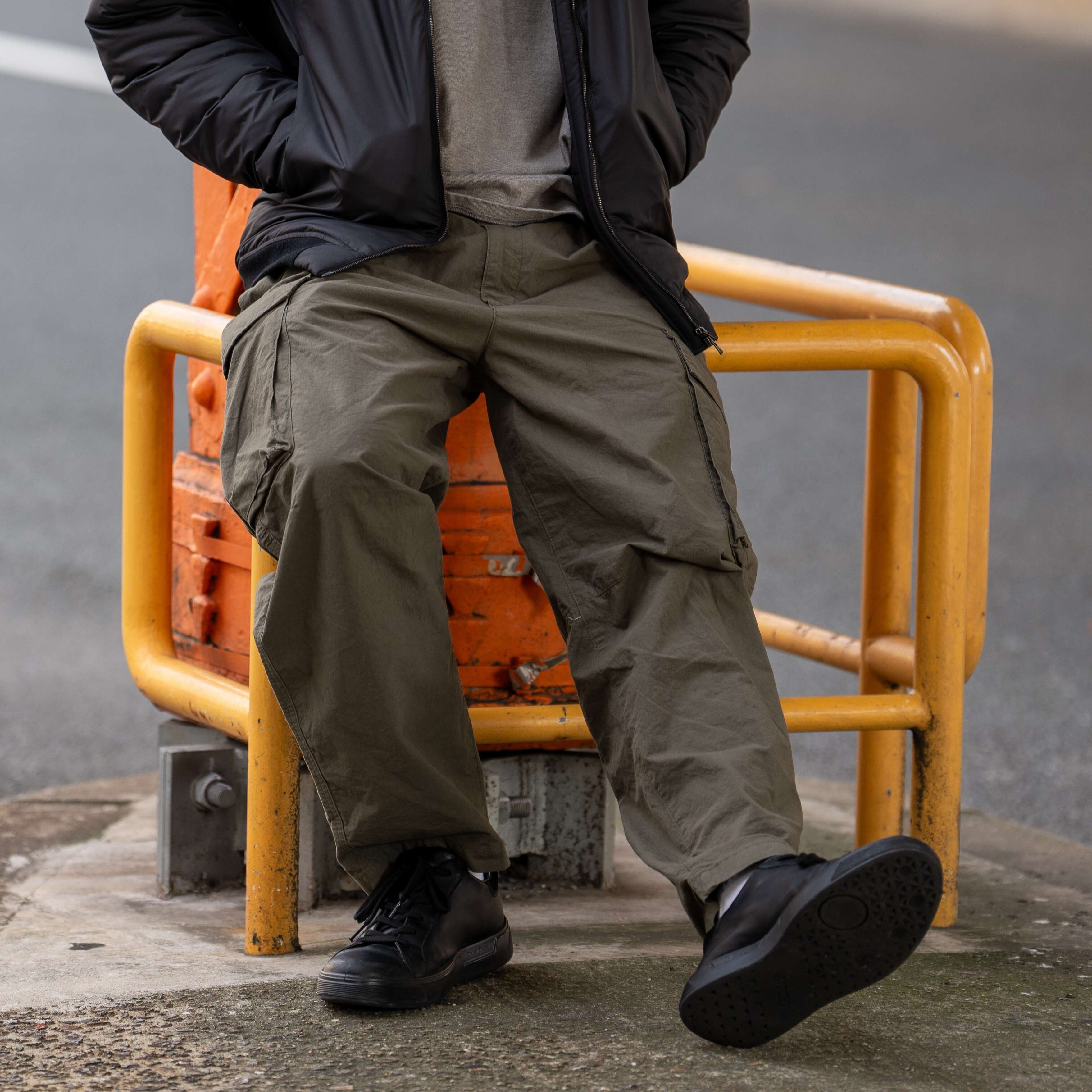 100 Must-Have Items for Men Aged 36 and Up: "Vintage Wash Cargo Pants"